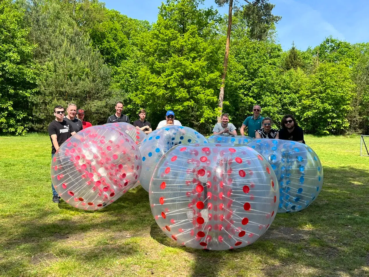 Bubbelbal of bubbelvoetbal als teamuitje bij Outdoors Holten in Twente - Overijssel