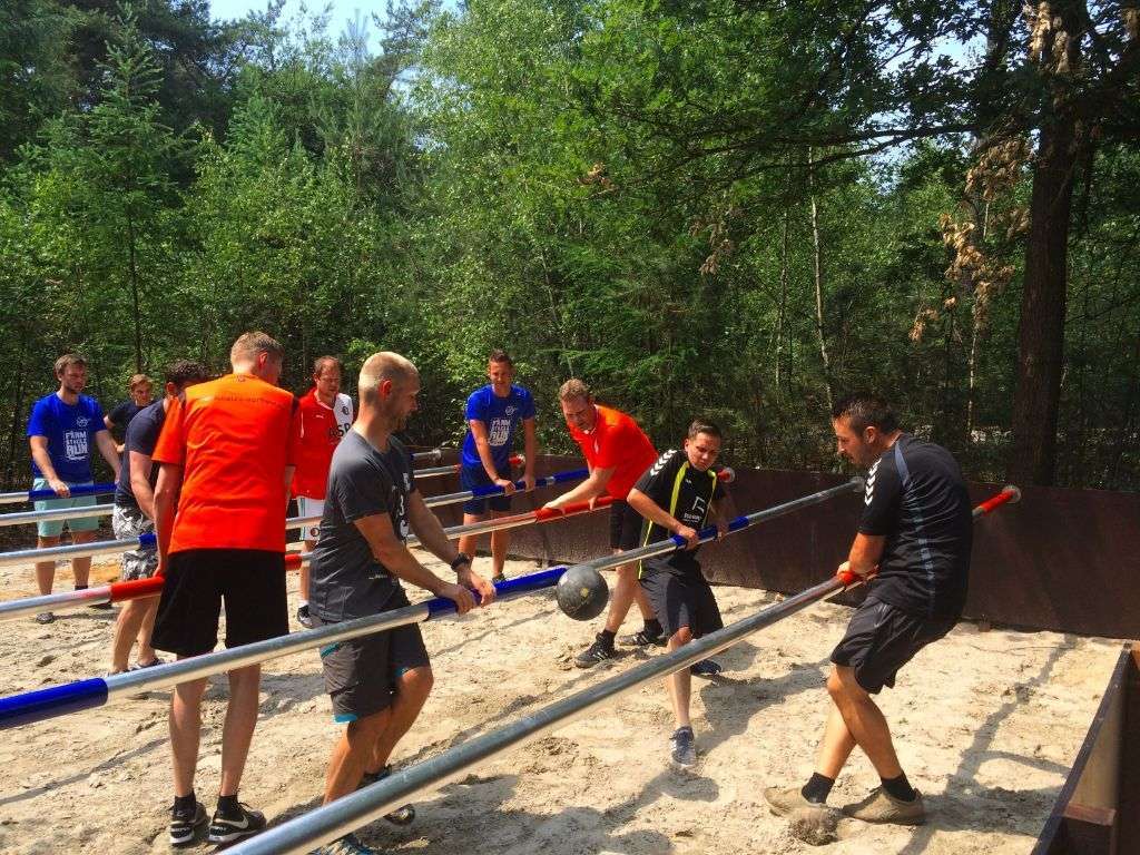 Levend tafelvoetbalspel als outdoor activiteit bij Outdoors Holten (Twente - Overijssel)