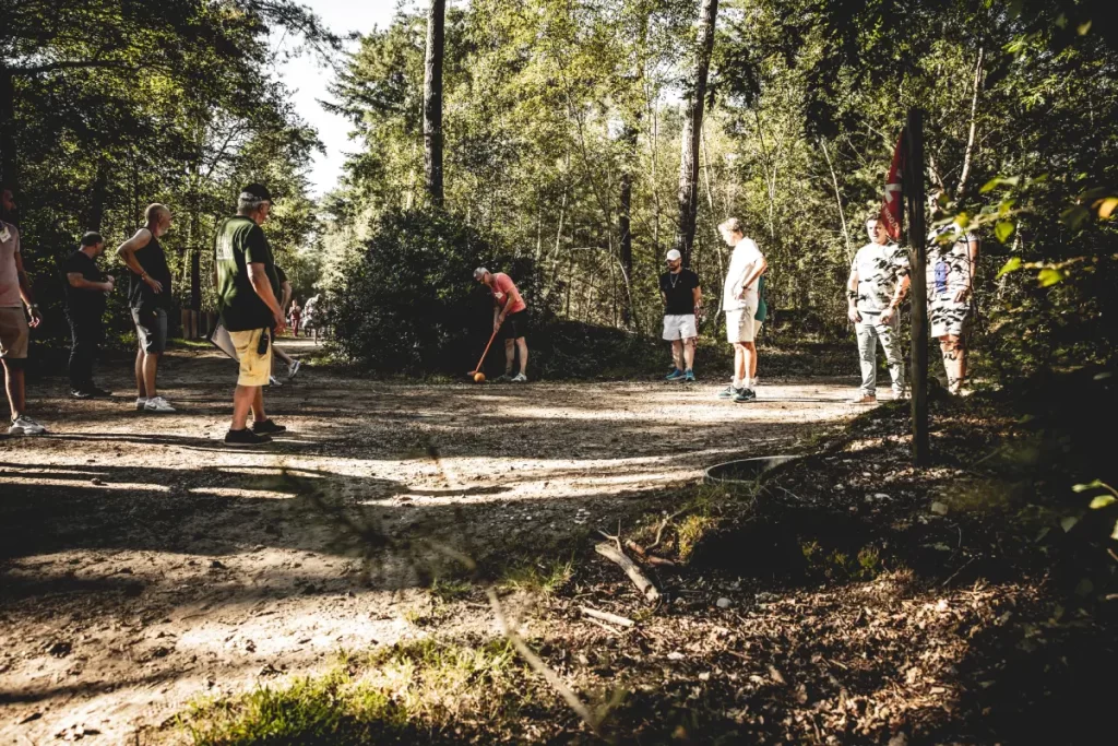 Golf in the woods (bosgolf) bij Outdoors Holten