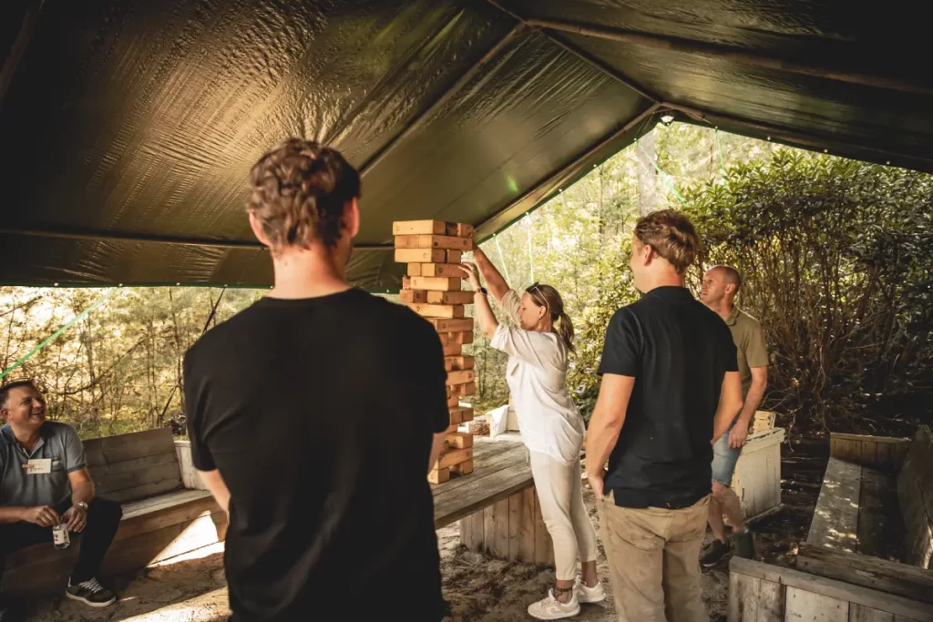 Mega Jenga spel bij Outdoors Holten