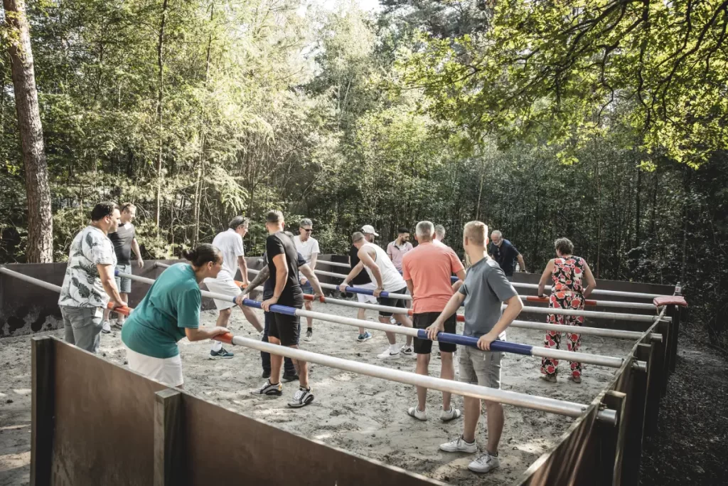 Levend tafelvoetbal spel bij Outdoors Holten