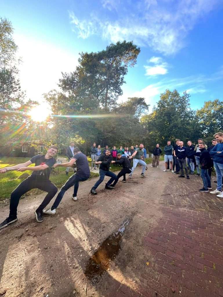 Touwtrekken als teambuilding activiteit