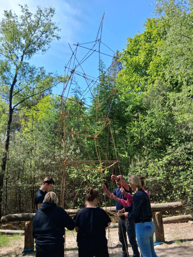 Bamboe bouwen als teambuilding