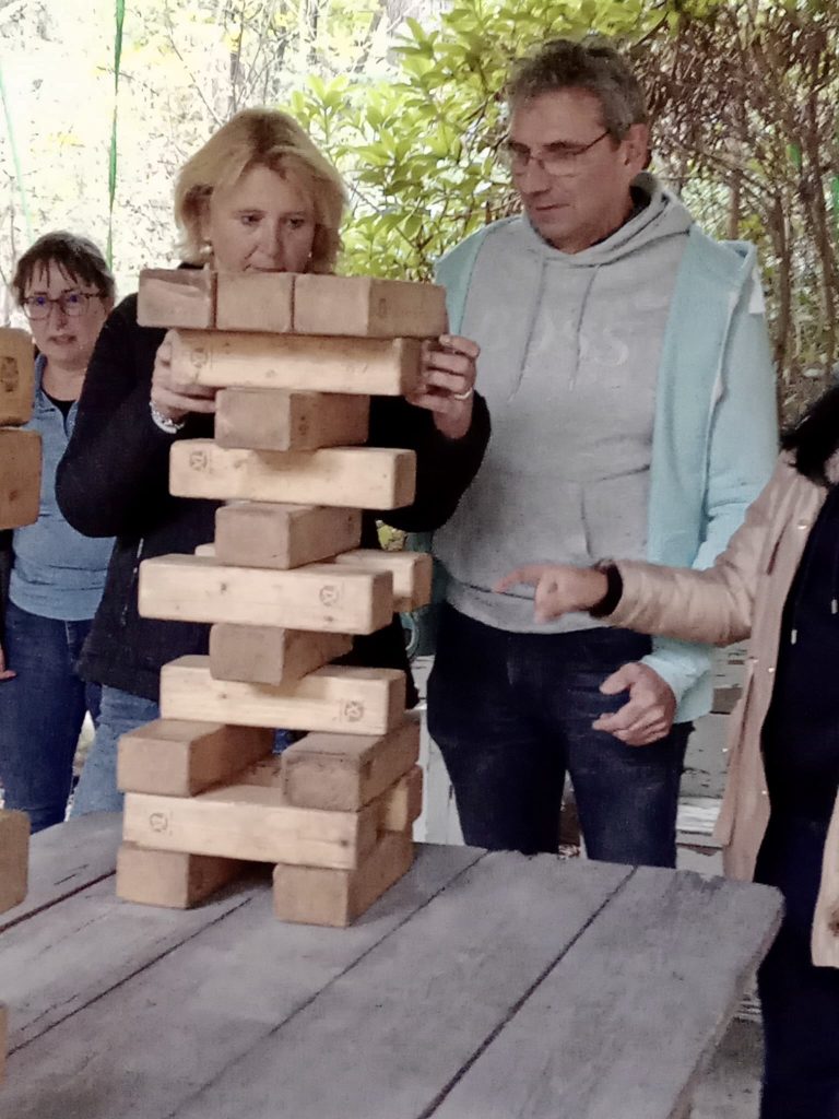 Mega Jenga spelen